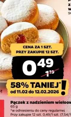 Pączek z nadzieniem wieloowocowym i cukrem pudrem