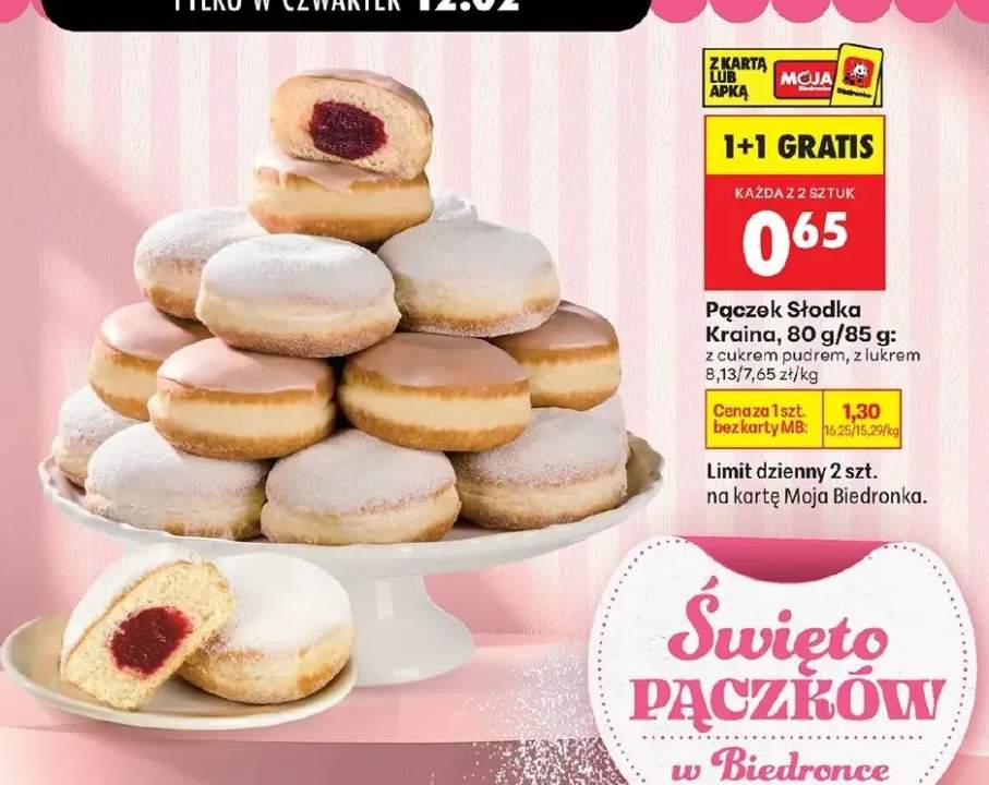 Pączek słodka kraina z cukrem pudrem