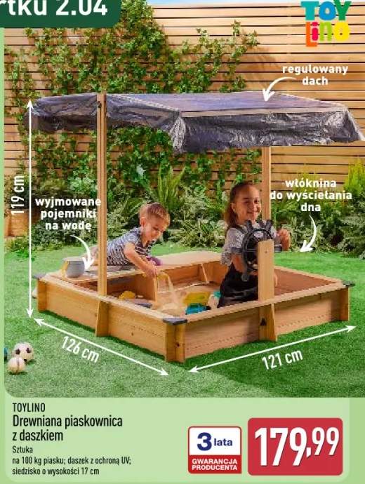Drewniana piaskownica z daszkiem