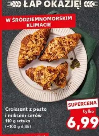 Croissant z pesto i miksem serów