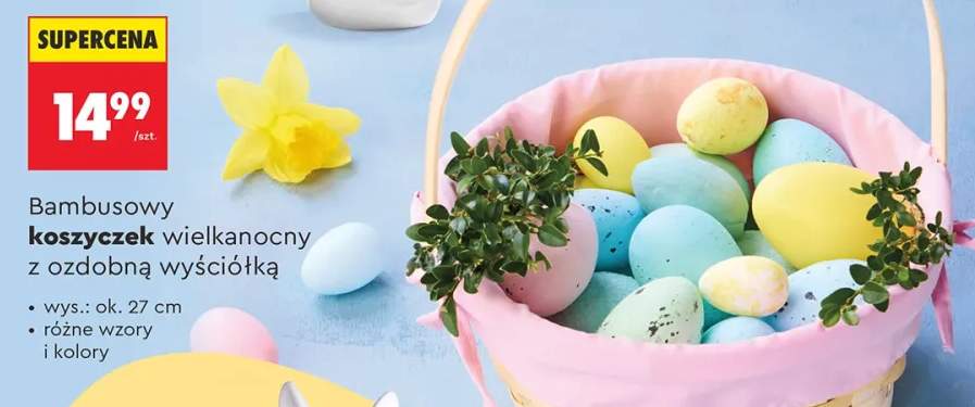 Bambusowy koszyczek wielkanocny z ozdobną wyściółką