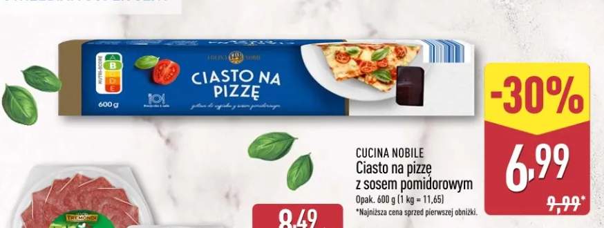 Ciasto na pizzę z sosem pomidorowym