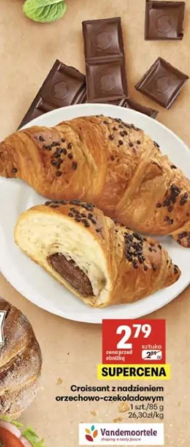 Croissant z nadzieniem orzechowo-czekoladowym