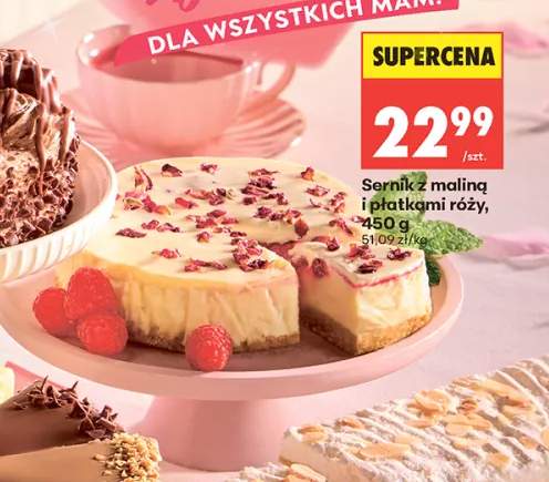 Sernik z maliną i płatkami róży