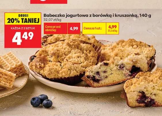 Babeczka jogurtowa z borówką i kruszonką