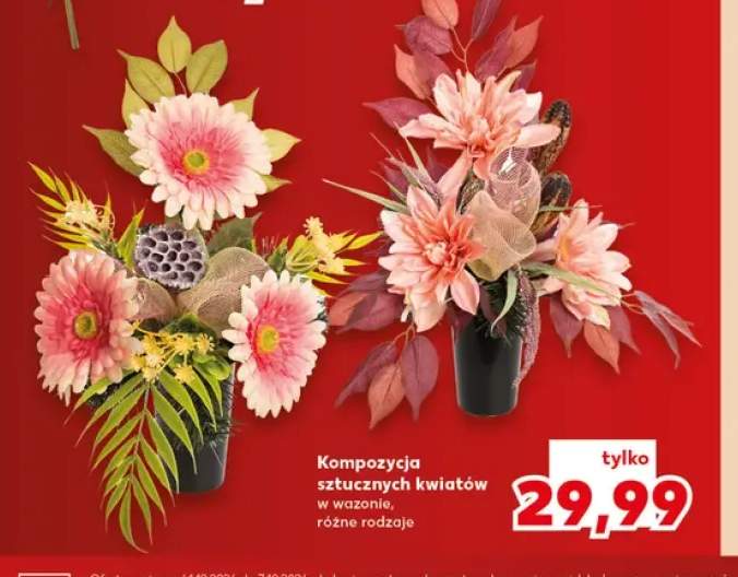 Kompozycja sztucznych kwiatów w wazonie