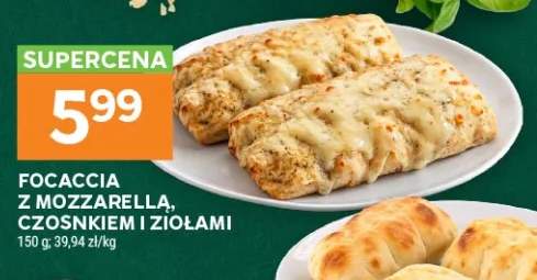 Focaccia z mozzarellą, czosnkiem i ziołami